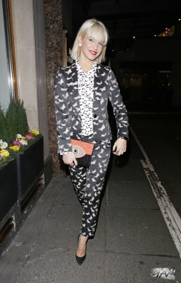 Sarah_Harding_Arriving_and_Leaving_the_InStyle_bafta_party_04_02_14_287629.jpg