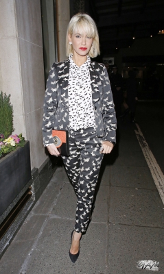 Sarah_Harding_Arriving_and_Leaving_the_InStyle_bafta_party_04_02_14_288129.jpg
