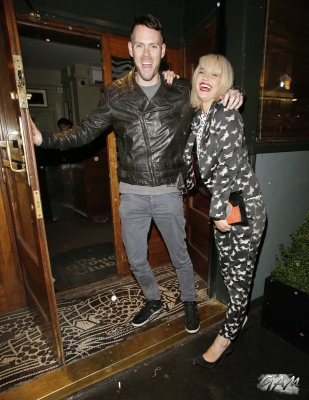 Sarah_Harding_Arriving_and_Leaving_the_InStyle_bafta_party_04_02_14_289129.jpg