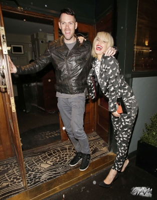 Sarah_Harding_Arriving_and_Leaving_the_InStyle_bafta_party_04_02_14_289229.jpg