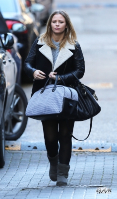 Kimberley_Walsh_leaving_her_management_offices_18_02_14_281129.jpg