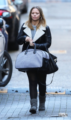 Kimberley_Walsh_leaving_her_management_offices_18_02_14_28829.jpg