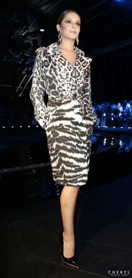 Roberto_Cavalli_Fashion_Show_-_Front_Row_22_02_14_283929.jpg