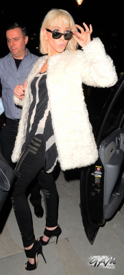 Sarah_Harding_leaving_Morton_s_Private_Members_Club_26_02_14_28329.jpg