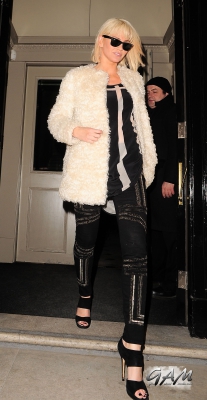 Sarah_Harding_leaving_Morton_s_Private_Members_Club_26_02_14_28829.jpg