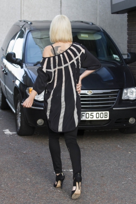Sarah_Harding_leaving_the_ITV_studios_26_02_14_281429.jpg