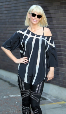 Sarah_Harding_leaving_the_ITV_studios_26_02_14_283429.jpg