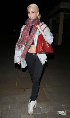 Sarah_Harding_leaving_a_photoshoot_in_South_London_28_02_14_28829.jpg