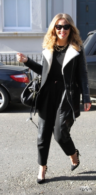 Kimberley_Walsh_leaving_a_recording_studio2C_London_05_03_14_28529.jpg