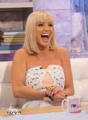 Sarah_Harding_on_Loose_Women_21_03_14_28229.jpg