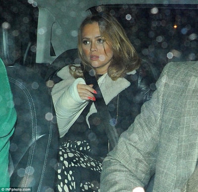 Kimberley_Walsh_leaving_Shaftesbury_Theatre_24_03_14_281229.jpg