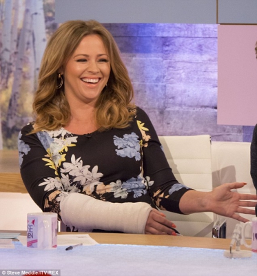 Kimberley_Walsh_at_Loose_Women_studios_03_04_14_28329.jpg