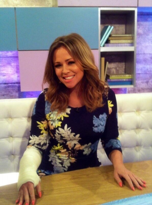 Kimberley_Walsh_at_Loose_Women_studios_03_04_14_28529.jpg