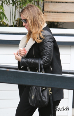 Kimberley_Walsh_arriving_at_the_ITV_Studios_03_04_14_28829.jpg