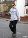 Kimberley_Walsh_seen_going_to_a_friends_house_07_04_14_281129.jpg