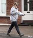 Kimberley_Walsh_seen_going_to_a_friends_house_07_04_14_28729.jpg