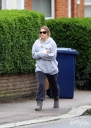 Kimberley_Walsh_seen_going_to_a_friends_house_07_04_14_28829.jpg