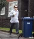 Kimberley_Walsh_seen_going_to_a_friends_house_07_04_14_28929.jpg