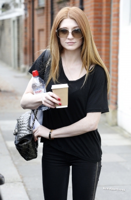 Nicola_Roberts_leaving_a_recording_studio_04_04_14_28629.jpg