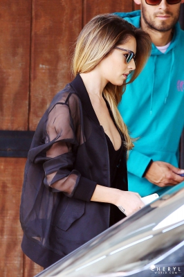 Leaving_the_Nine_Zero_West_Salon_01_05_14_28829.jpg
