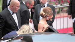 tumblr_n5v9c9PjfS1stjq7oo4_250.gif