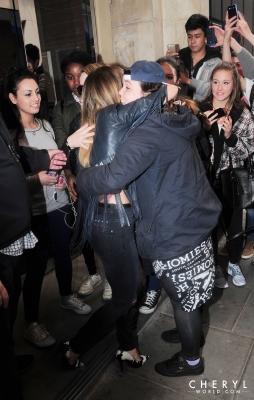 Arriving_at_Kiss_FM_Studios_in_London_30_05_14_285229.jpg