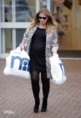 Kimberley_Walsh_seen_leaving_Mothercare2C_London_27_05_14_28229.jpg