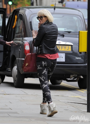 Sarah_Harding_out_and_about_in_London_28_05_14_282929.jpg