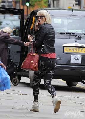Sarah_Harding_out_and_about_in_London_28_05_14_283229.jpg