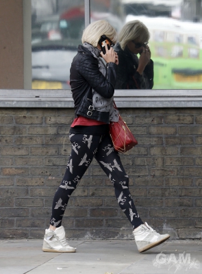 Sarah_Harding_out_and_about_in_London_28_05_14_28629.jpg