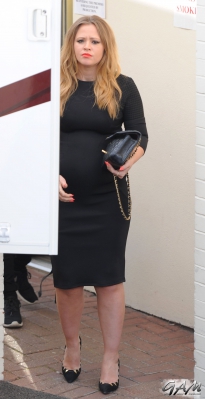 Kimberley_and_Nicola_arrivingleaving_Wembley_Arena_07_06_14_284829.jpg
