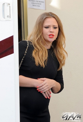 Kimberley_and_Nicola_arrivingleaving_Wembley_Arena_07_06_14_287029.jpg