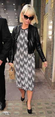 Sarah_Harding_arriving_leaving_the_premiere_of_Super_Juice_Me_26_04_14_281629.jpg