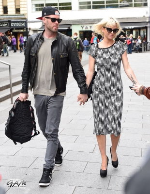 Sarah_Harding_arriving_leaving_the_premiere_of_Super_Juice_Me_26_04_14_282329.jpg