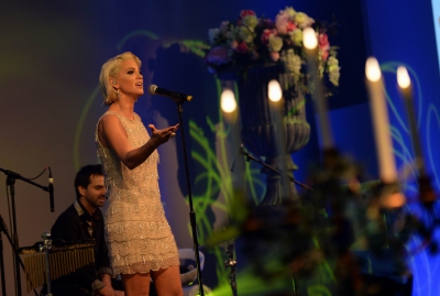 Sarah_Harding_attends_the_Street_Child_summer_time_ball__-_Performance_07_06_14_2810029.jpg