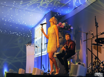 Sarah_Harding_attends_the_Street_Child_summer_time_ball__-_Performance_07_06_14_2815129.jpg