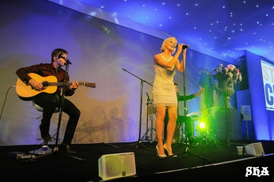 Sarah_Harding_attends_the_Street_Child_summer_time_ball__-_Performance_07_06_14_281529.jpg