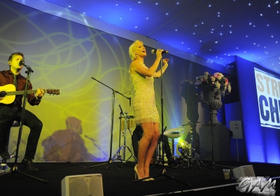 Sarah_Harding_attends_the_Street_Child_summer_time_ball__-_Performance_07_06_14_2815829.jpg
