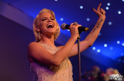 Sarah_Harding_attends_the_Street_Child_summer_time_ball__-_Performance_07_06_14_2817429.jpg