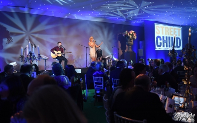 Sarah_Harding_attends_the_Street_Child_summer_time_ball__-_Performance_07_06_14_2818329.jpg