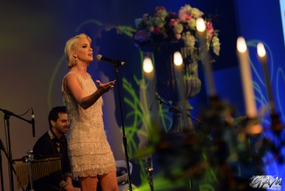Sarah_Harding_attends_the_Street_Child_summer_time_ball__-_Performance_07_06_14_2818429.jpg