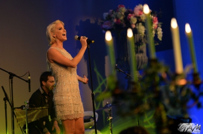 Sarah_Harding_attends_the_Street_Child_summer_time_ball__-_Performance_07_06_14_2818529.jpg