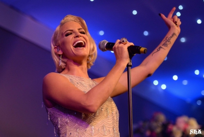 Sarah_Harding_attends_the_Street_Child_summer_time_ball__-_Performance_07_06_14_28329.jpg