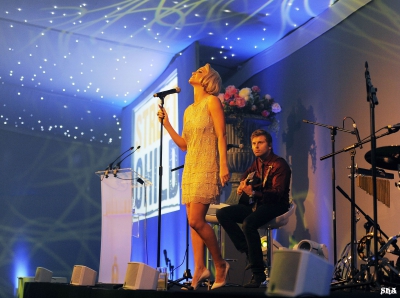 Sarah_Harding_attends_the_Street_Child_summer_time_ball__-_Performance_07_06_14_284229.jpg