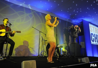 Sarah_Harding_attends_the_Street_Child_summer_time_ball__-_Performance_07_06_14_284629.jpg