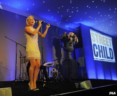 Sarah_Harding_attends_the_Street_Child_summer_time_ball__-_Performance_07_06_14_287529.jpg