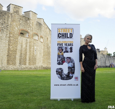 Sarah_Harding_attends_the_Street_Child_summer_time_ball_07_06_14_283129.jpg