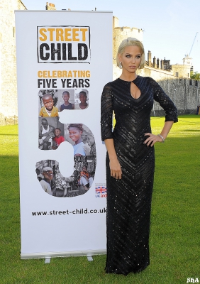 Sarah_Harding_attends_the_Street_Child_summer_time_ball_07_06_14_283529.jpg