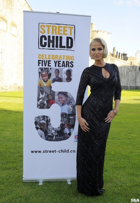 Sarah_Harding_attends_the_Street_Child_summer_time_ball_07_06_14_283629.jpg