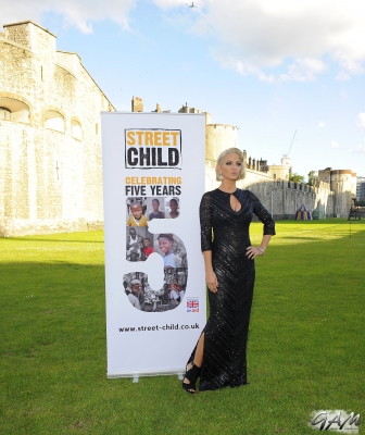 Sarah_Harding_attends_the_Street_Child_summer_time_ball_07_06_14_285529.jpg